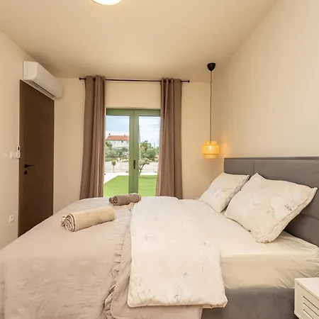 Lorna S Bazenom Villa Biograd Na Moru